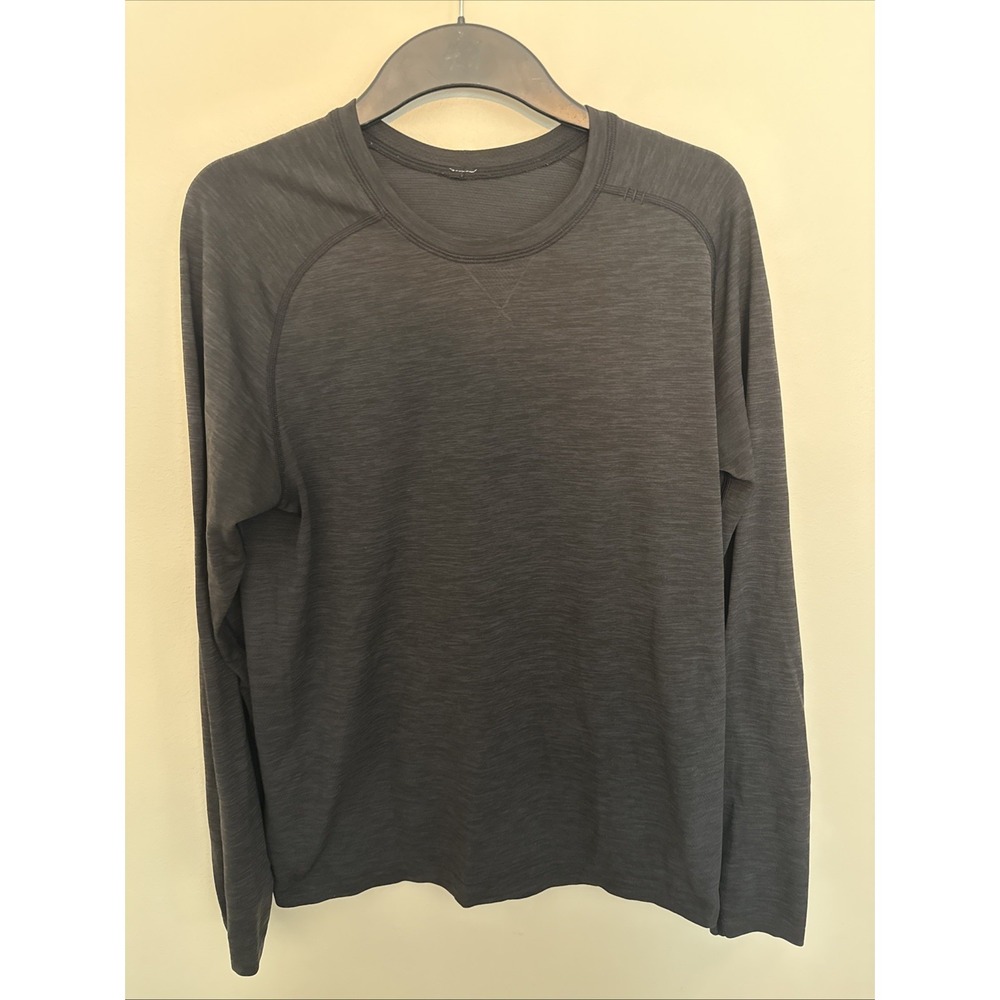 lululemon Men's vent tech Long Sleeve Shirt Size Medium Athletic